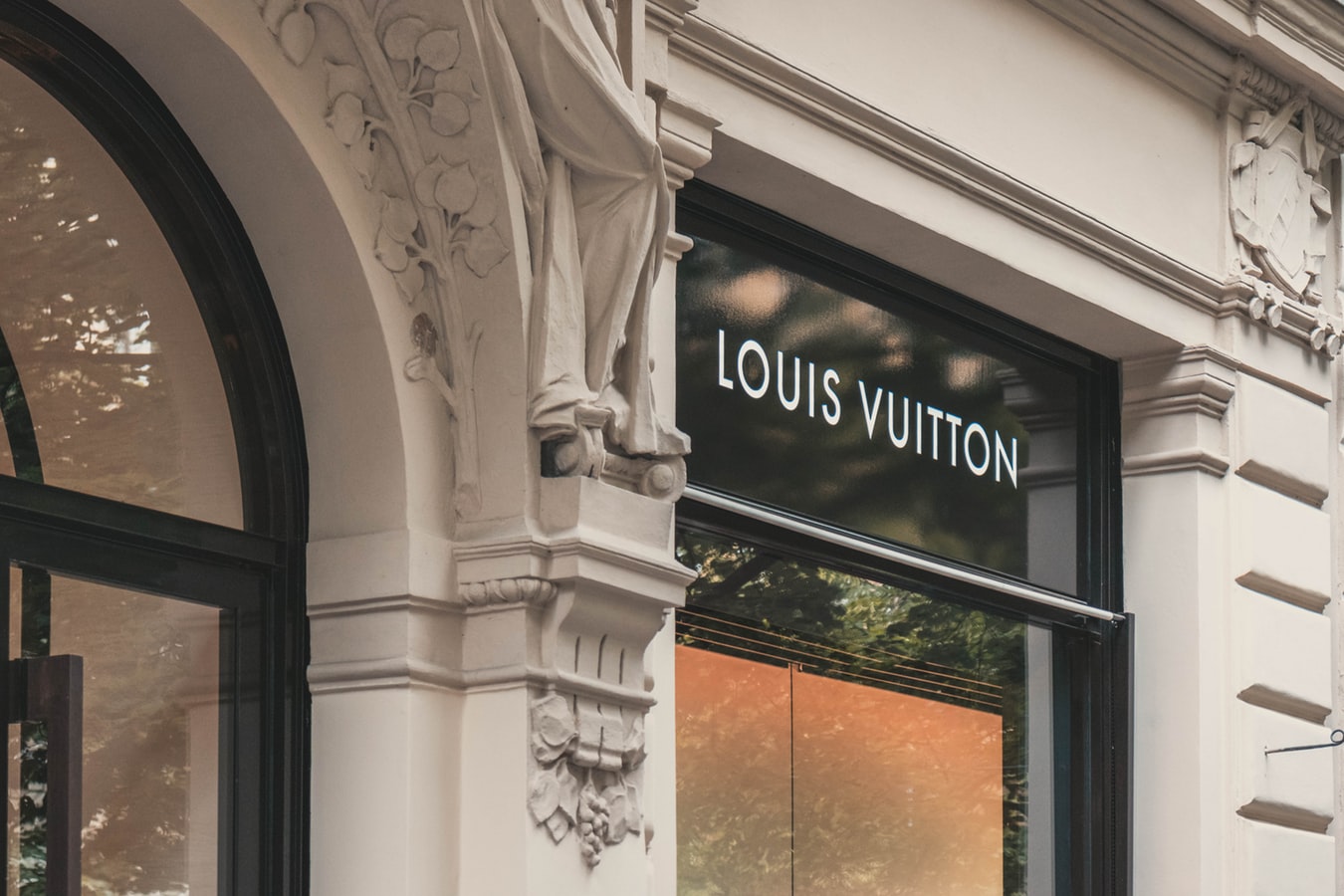 lvmh publicly traded